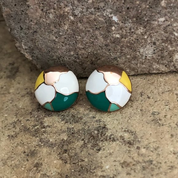 Round stud earrings. Revive modern-day glamour! - Picture 1 of 5